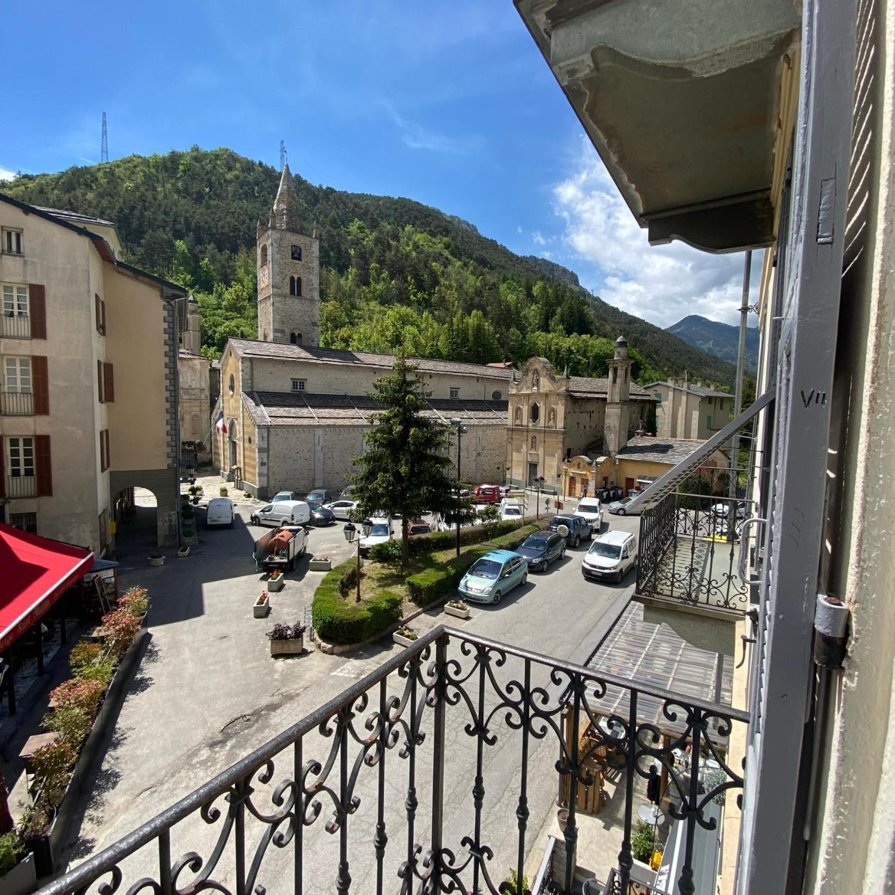 Hotel Fleur Des Alpes La Brigue Exteriör bild